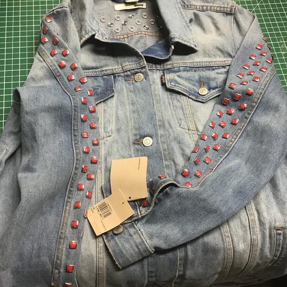 BNWT Levi’s studded denim jacket - Picture 5 of 7